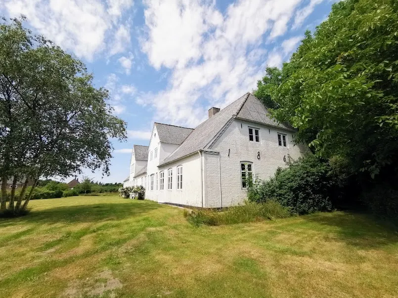 Cozy and modernized old school - with space. - Image 1
