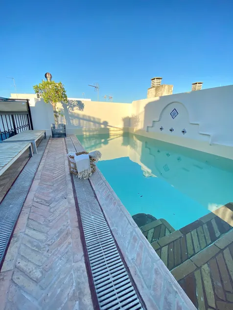 Palace in the center of the town with pool - Image 1