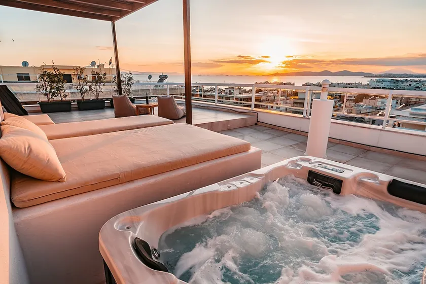 Deluxe Suite with Jacuzzi and outstanding sea view - Image 1
