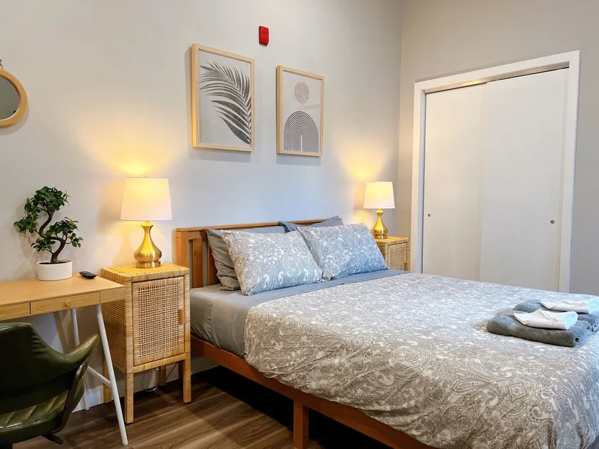 20% OFF Weekly Modern and Cozy Studio on 1st Floor - Image 1