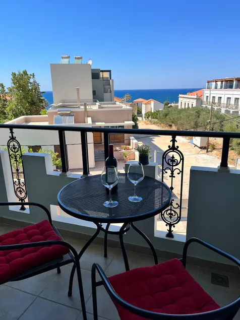 Museum Cozy Apartment | Sea View & 10' to Old Port - Image 1
