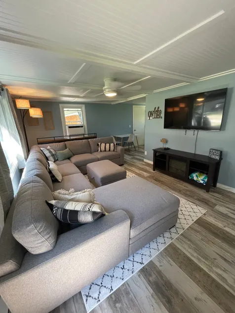 Peaceful lake retreat - Image 1