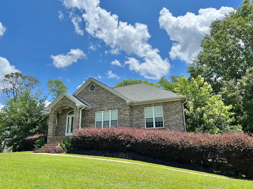 Spacious Lake House with 6 bedrooms, tons of fun - Image 1