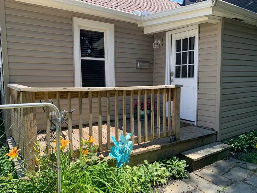 Cottage in Tremont Location, Location, Location - Image 1