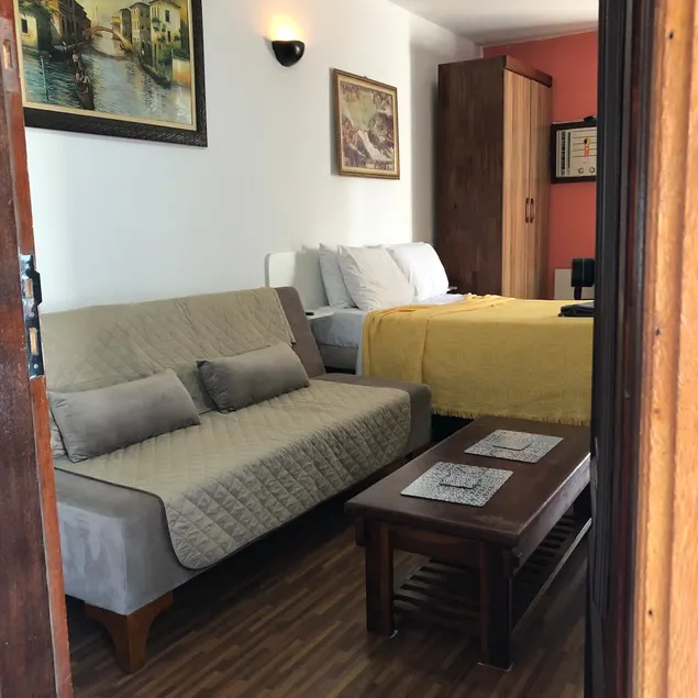 Cozy 5th floor flat with pool - Image 1