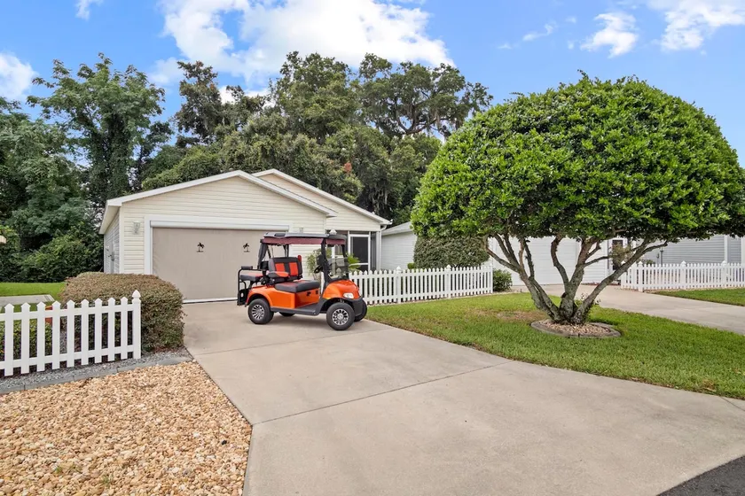 Private 2/2 Villa w/ New 4 Seat Gas Golf Cart - Image 1