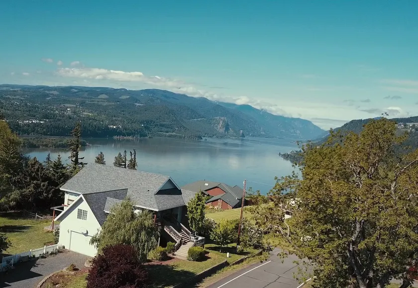 Beautiful Columbia River View 3 Bdrm King Bed - Image 1