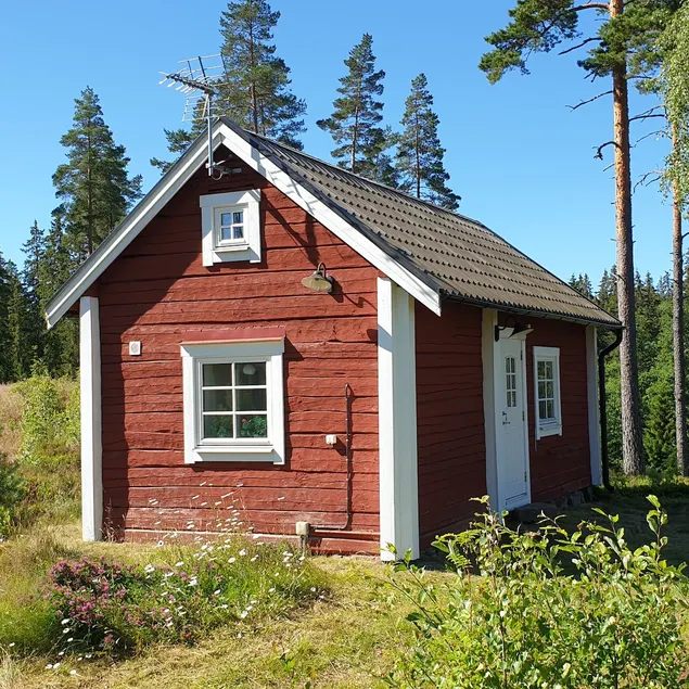 Cabin near lake and beautiful nature reserve. - Image 1