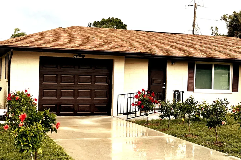 A Cozy Cottage Close to Beach and Downtown - Image 1