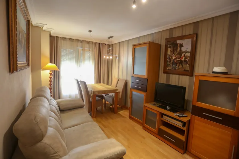 Apartment in the heart of Palencia with garage - Image 1
