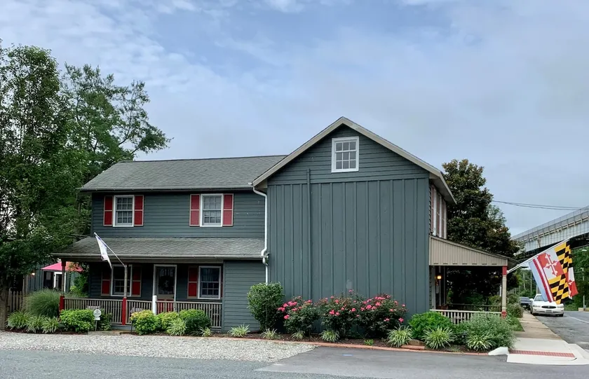 McReynolds-Woods House -Private 3 Bedroom Home - Image 1