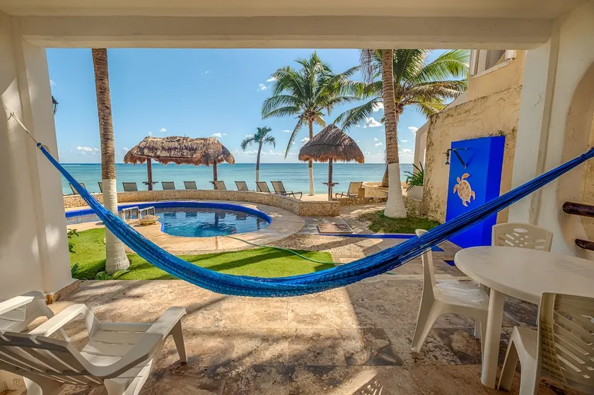 OCEAN FRONT! 2 bed/2 bath*GROUND FLOOR* a/c* MAID! - Image 1