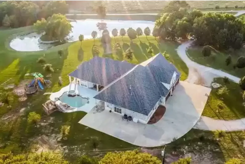 Luxury Villa with 7 Bedroom , Pool and many more. - Image 1