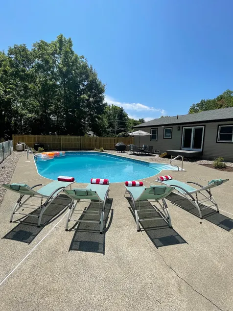 Modern 3BR with pool - 1 mile to track and SPAC - Image 1
