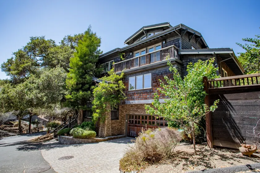 Tahoe-style craftsman home with 2 fireplaces! - Image 1