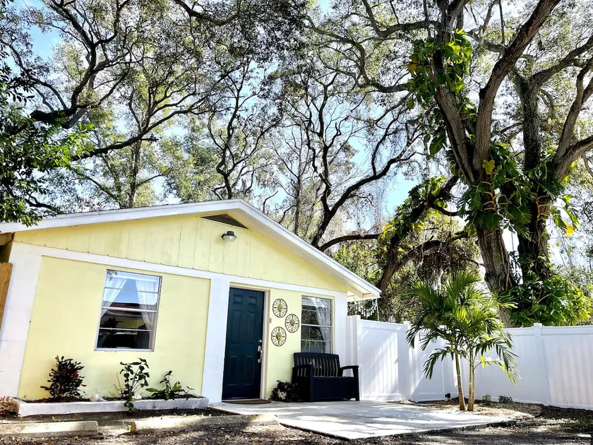 Cozy 2 Bedroom - 12 Minutes from Clearwater Beach - Image 1
