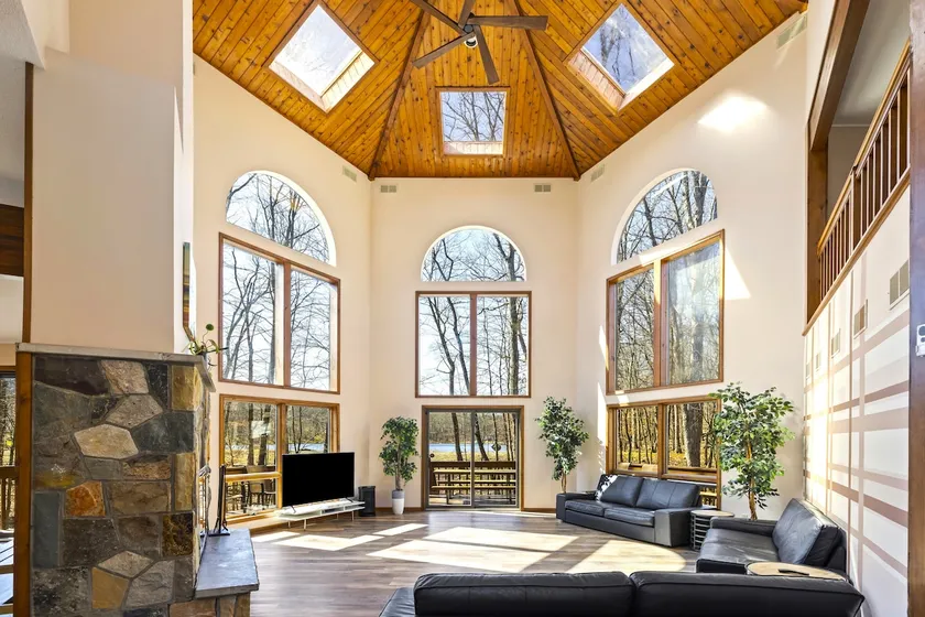 Fantastisk modern Lakefront Chateau i utmärkt Pocono-läge! WiFi, AC, radbåt. - Image 1