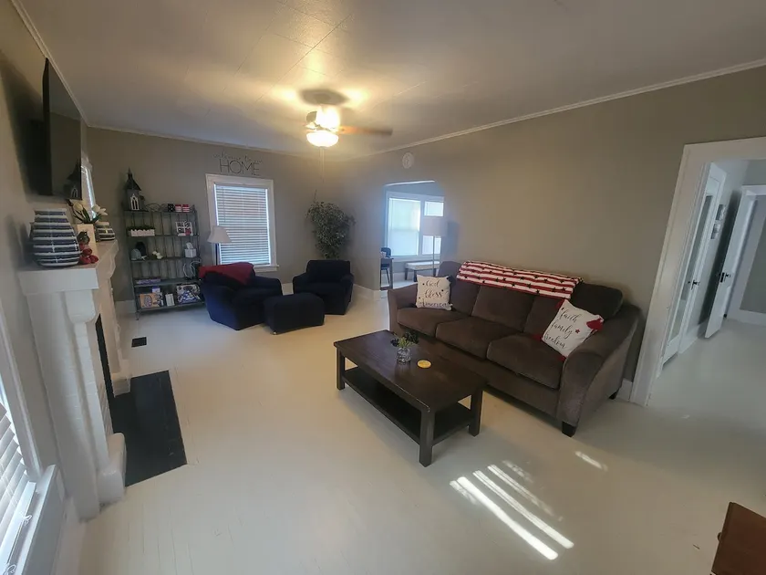 Pet friendly, 2BR, 1BA, full ktchn near DT B'ville - Image 1