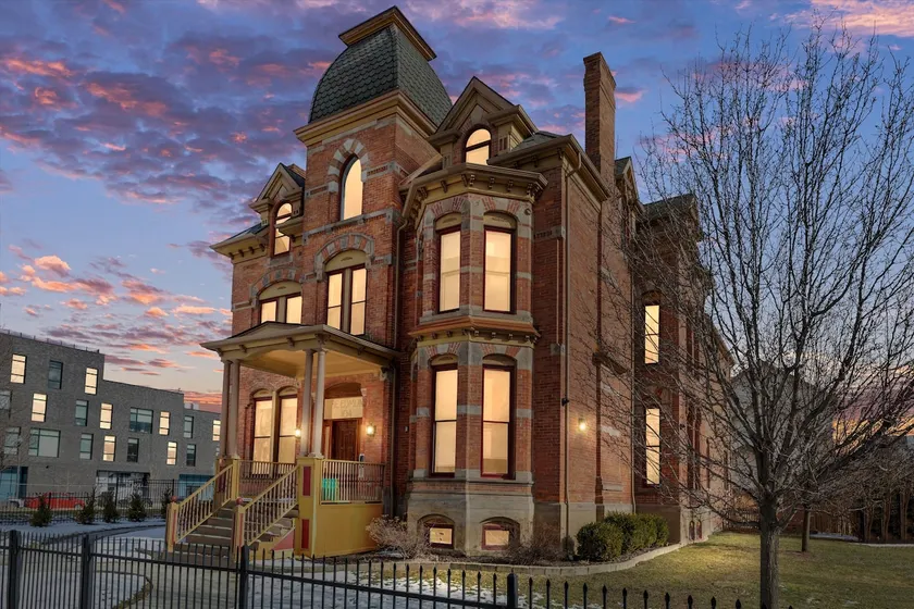 The Lumber Baron's Mansion: 2 King Suites, 2.5BA + Gym - Image 1