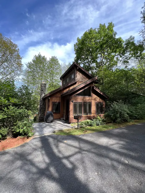 Charming Cozy Rustic Cabin in the Woods - Image 1