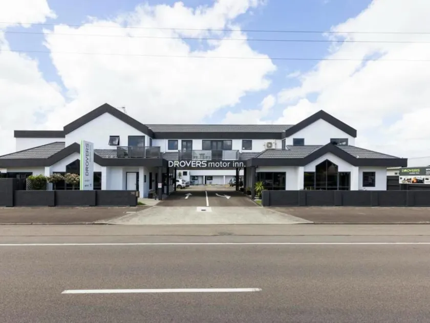 Spacious 2 Bedroom Apartment at Drovers Motor Inn - Image 1