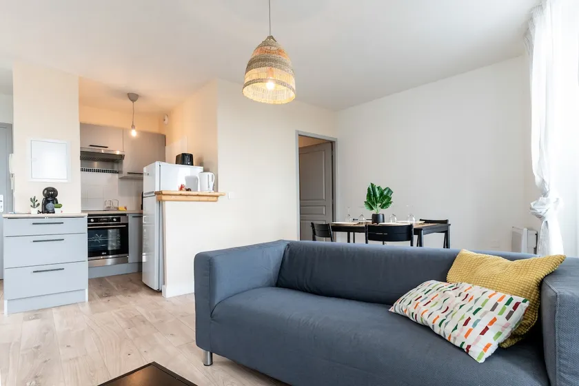 L'Aparté Manosquin: Large Charming Two-Room Apartment - Image 1