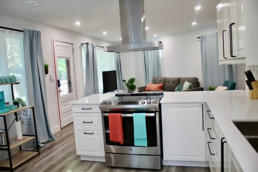 5 of 5 Luxury Suites in Mitchell Heights Building - Image 1