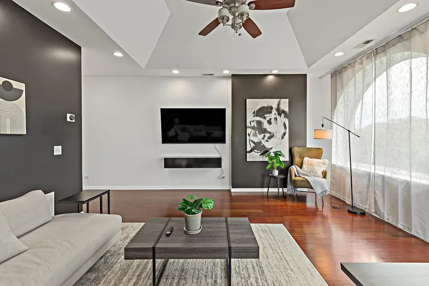 Penthouse, Lux stay near Downtown, McComick & Lake - Image 1