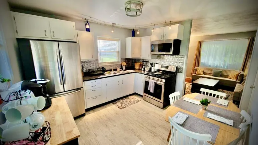 Charming 3-bedroom home-Freshly remodeled-ND 5 mi. - Image 1
