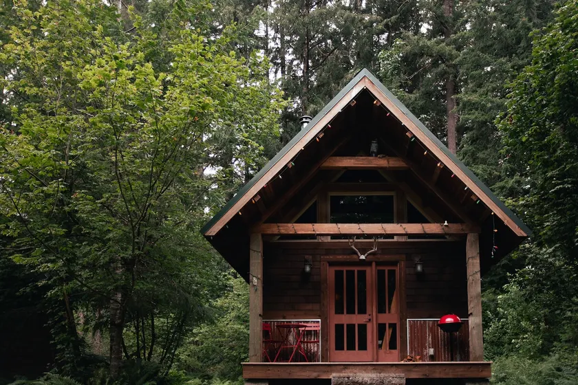 The Lodge @ SkyCamp: crafted cabin with hot tub - Image 1