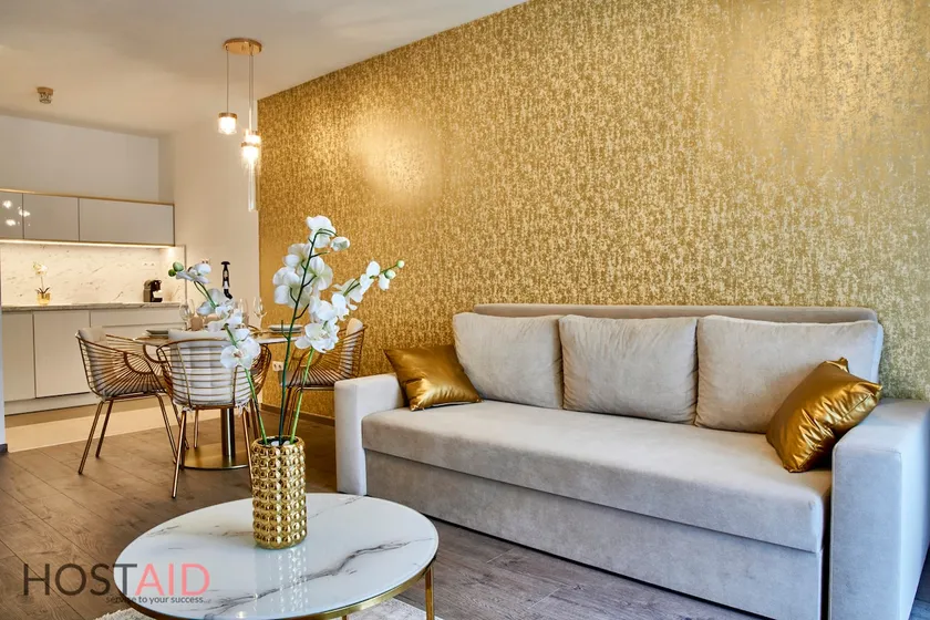 Azúr Apartment - hostAID - Image 1