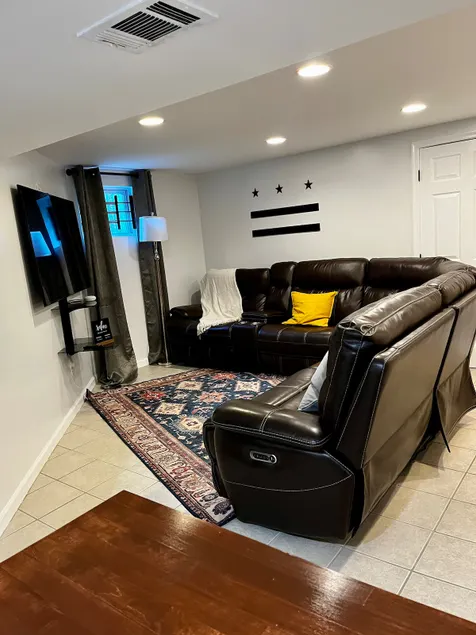 2BR Apt Minutes from Capitol Hill w/Free Parking - Image 1