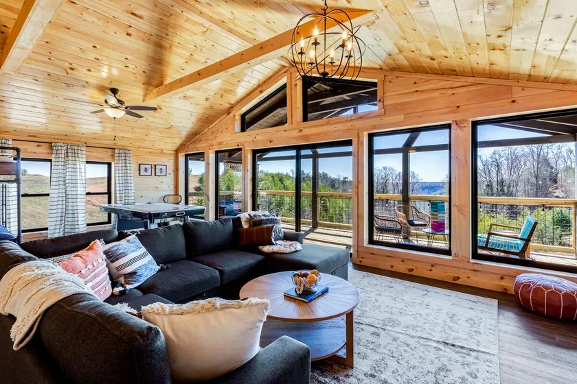 Hot tub & Wi-fi—Red River Gorge Luxury Cabin - Image 1