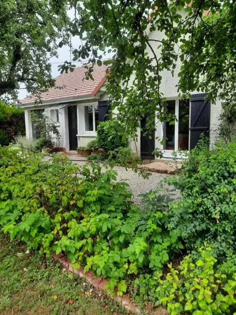 House in the countryside with river access - Image 1