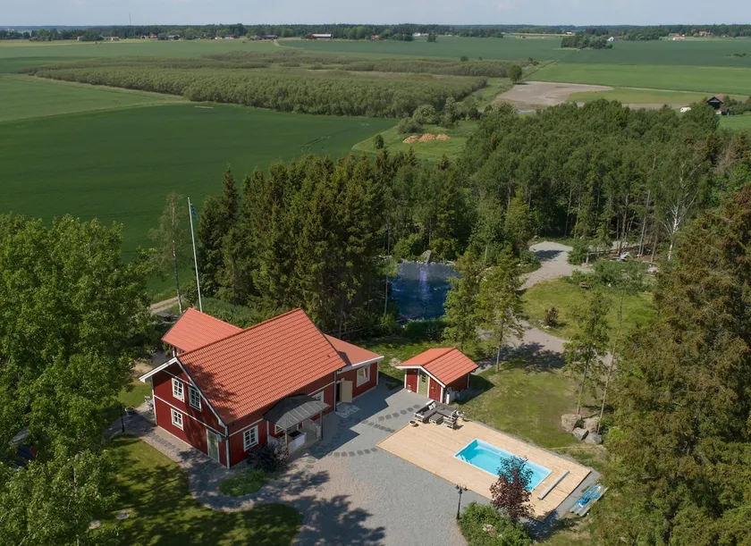 Spa villa with pool on private location - Image 1