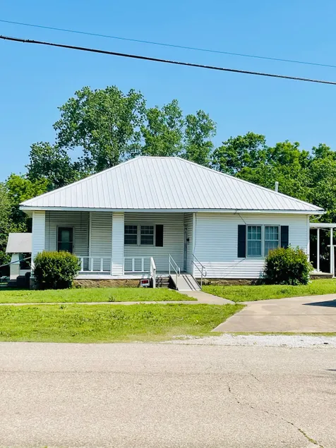 House on the Hill In Historic Fairfax, OK - - Image 1