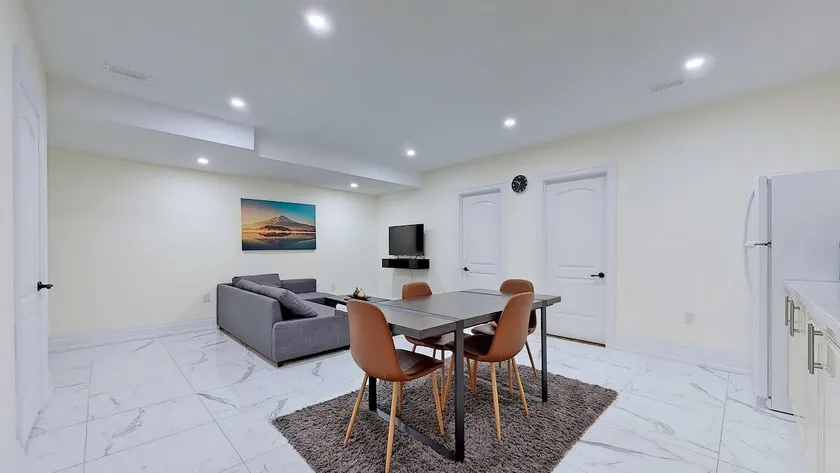 Spacious 2 Bedroom Basement - Image 1