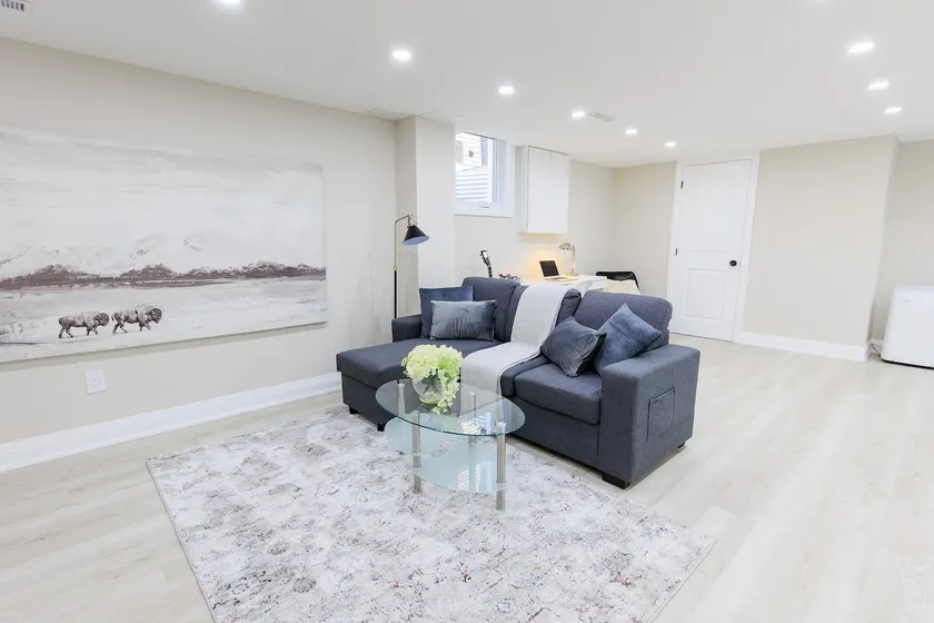 Adorable 1 bedroom suite in the beautiful Hamilton - Image 1