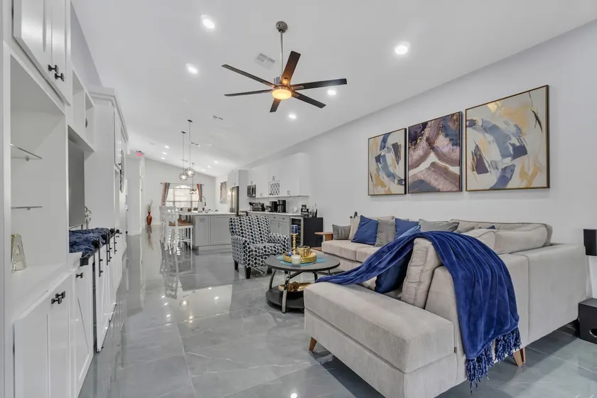 LUXURY HOME!! 4BEDS/3B. PRIVATE POOL! - Image 1