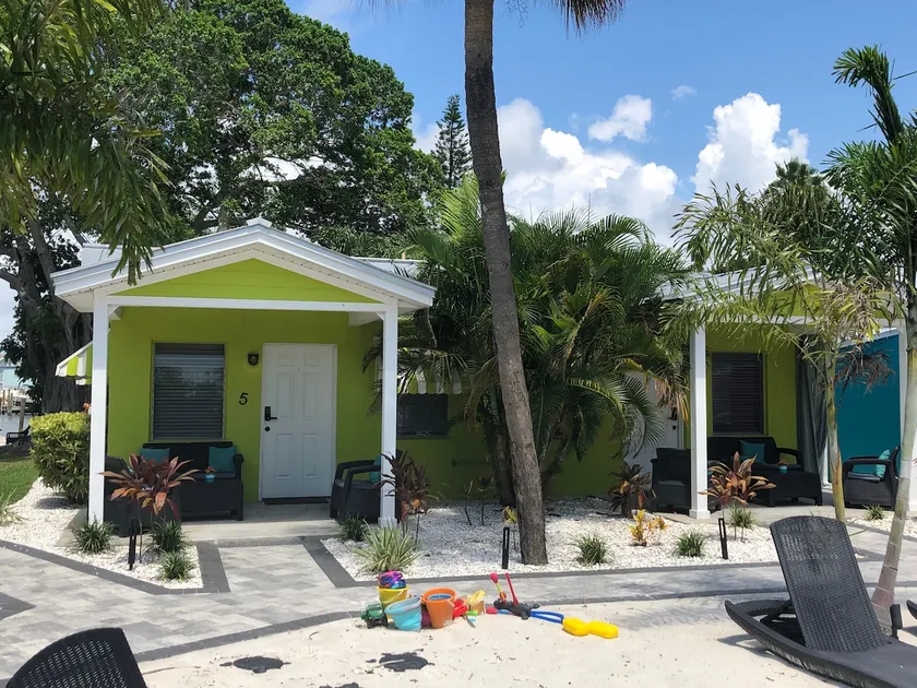 #5-SeaTurtle Bungalows@JohnsPass - Image 1