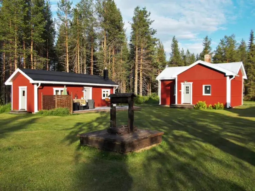 Guesthouse and sauna cabin - Image 1