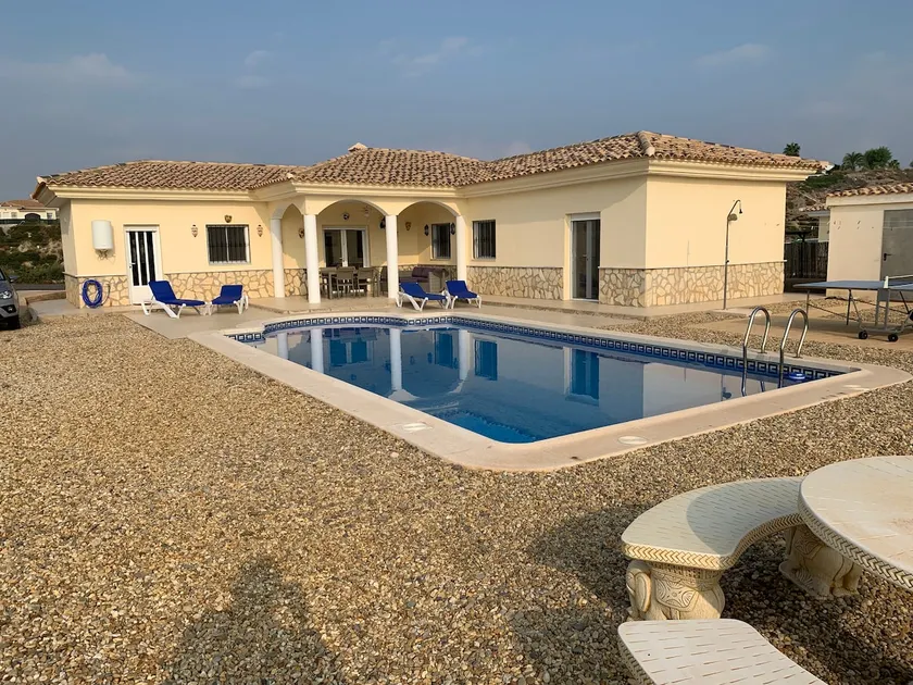 Espaciosa villa de 3 dormitorios con aire acondicionado, piscina propia y hermosas vistas. - Image 1