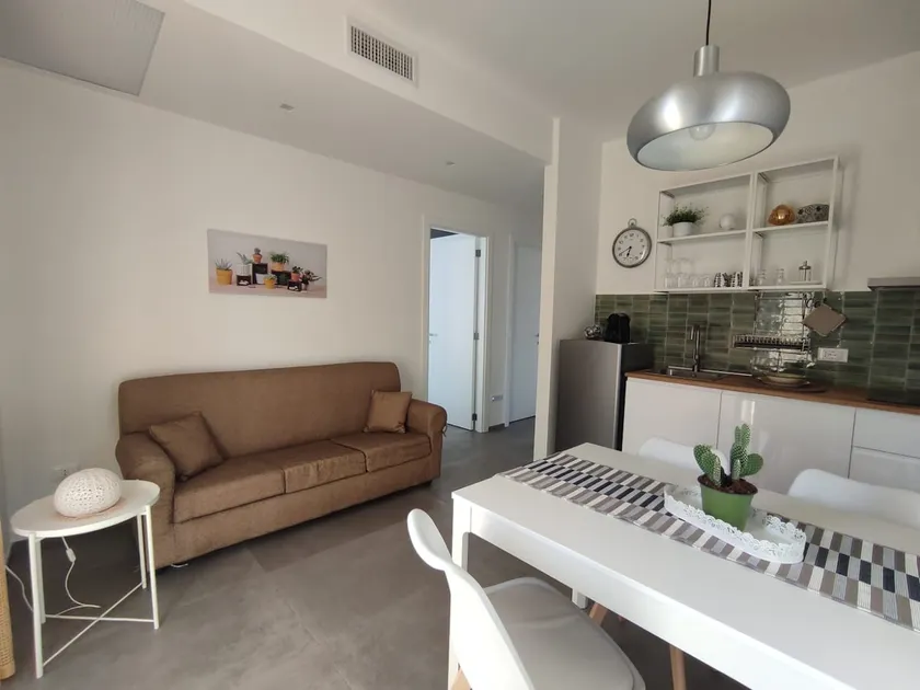 V&V Tourist Lease - Image 1
