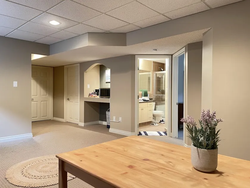Spacious Private Basement Close to Airport & Shops - Image 1
