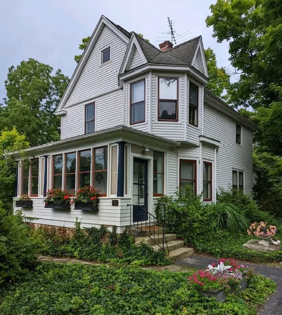 Avonlea Gardens & Inn - Bluebell Suite - Image 1