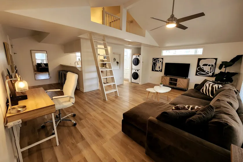 Quiet 1BR, full remote work setup, walkable area - Image 1