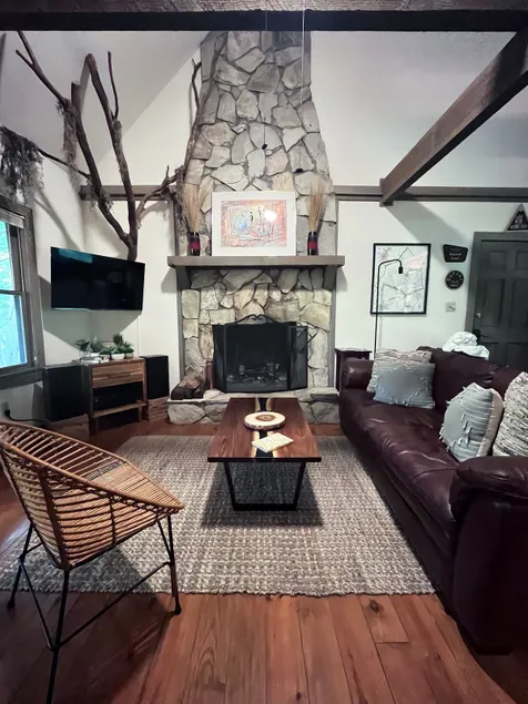 Treetop Cabin - Image 1