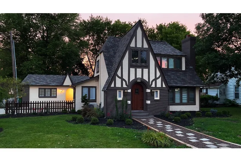 Enjoy the ambiance of Poplar Cottage at Grand Park! - Image 1