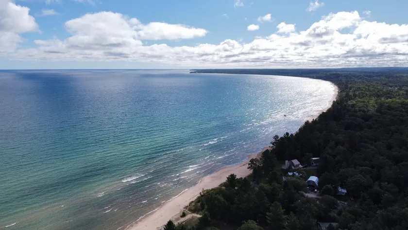 Cozy 2 Bedroom cottage on Lake Huron. - Image 1