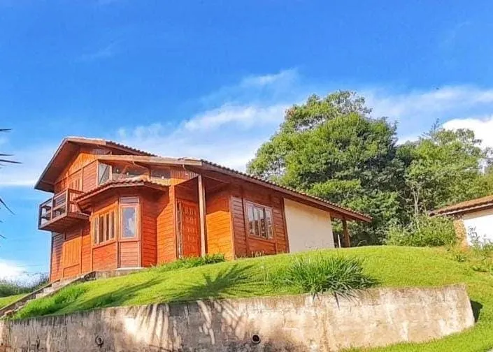 Chalet with stunning views and 24-hour concierge - Image 1